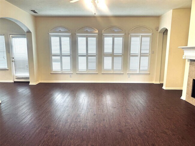 Foto del edificio - 3623 Pine Valley Dr
