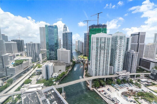 Foto del edificio - 350 S Miami Ave