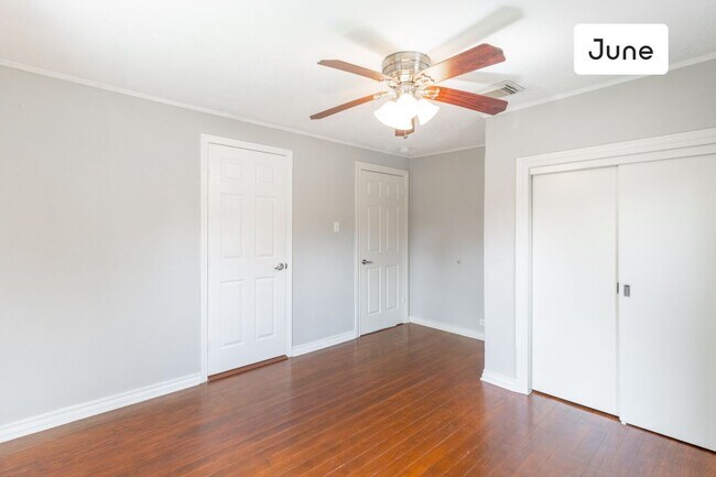 Foto del edificio - ROOM ONLY in 3-bed/2.0-bath Home