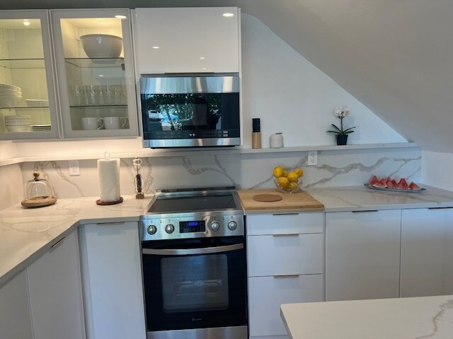 Building Photo - 64 Front St