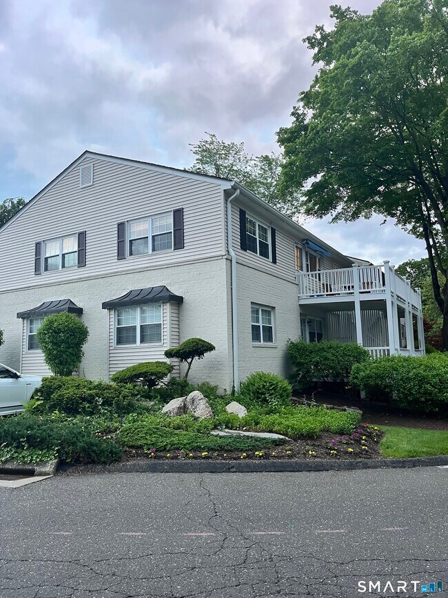 Foto del edificio - 245 Unquowa Rd