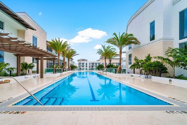 Foto del edificio - 220 SE Mizner Blvd