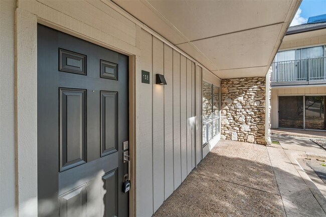 Foto del edificio - 500 E Riverside Dr