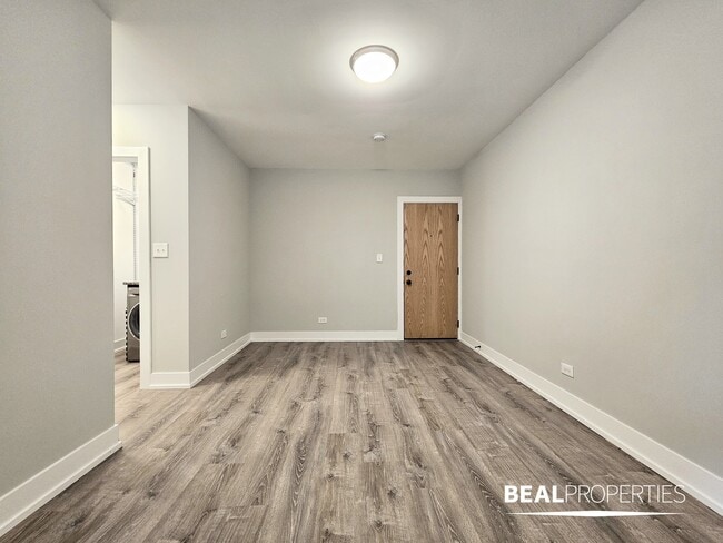 Building Photo - 429 W Belden Ave