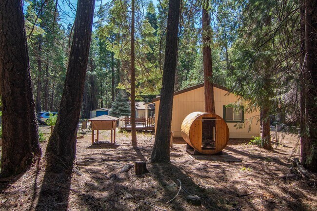 Foto del edificio - Furnished Shingletown Home with Horse Corral, Huge Fenced Back Yard and Chicken Coop!