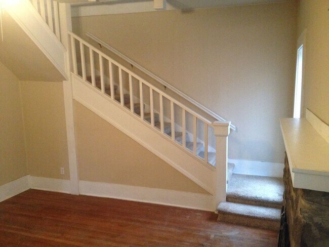 Foto del edificio - *Pre-Leasing* | Quaint Cottage Close to Everything!