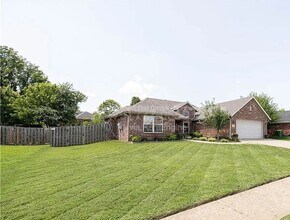 Building Photo - 421 Coopers Wy