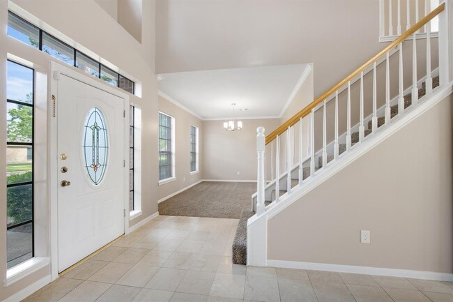 Foto del edificio - 8106 Clover Gardens Dr
