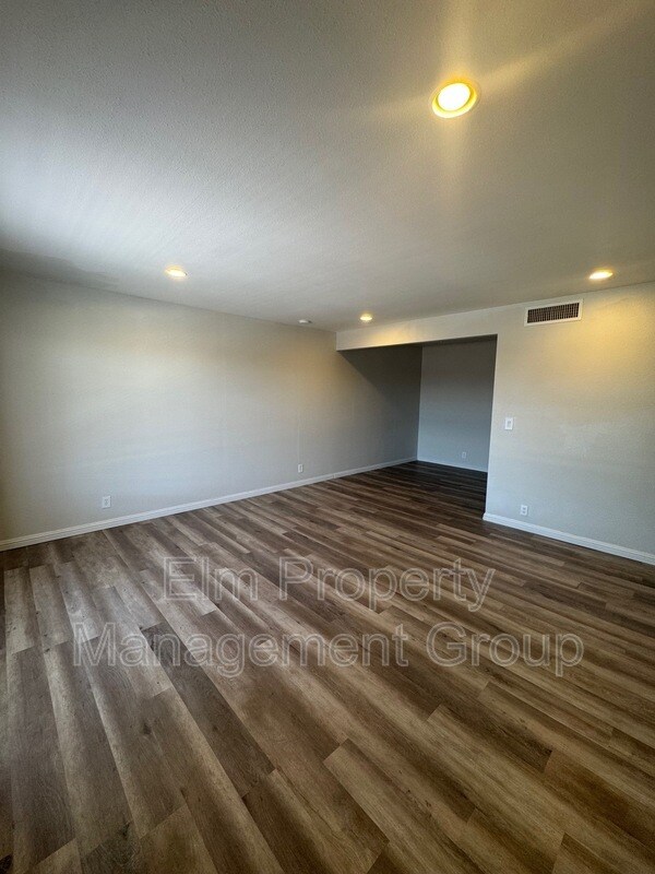 Foto del edificio - 615 S Royal Crest Cir