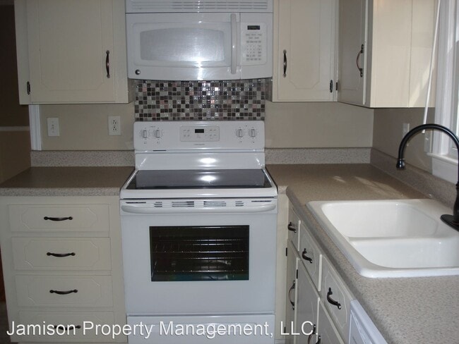 Building Photo - 4 br, 2.5 bath House - 1201 Mclaughlin Drive