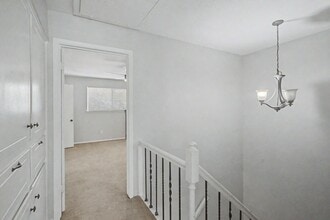 Building Photo - 413 W Semands Ave