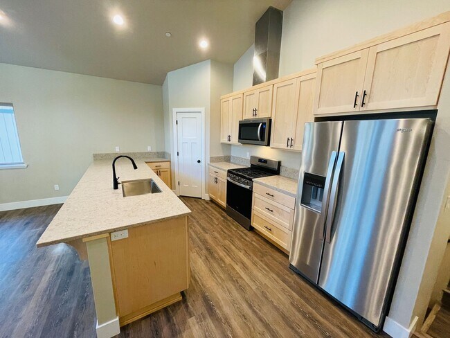 Foto del edificio - 3 bed 2 bath 1 car garage townhouse in Sou...