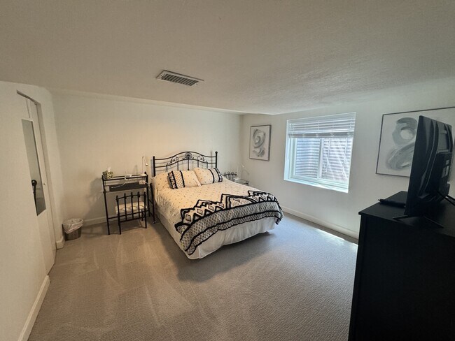 Foto del edificio - 6235 W Floyd Ave