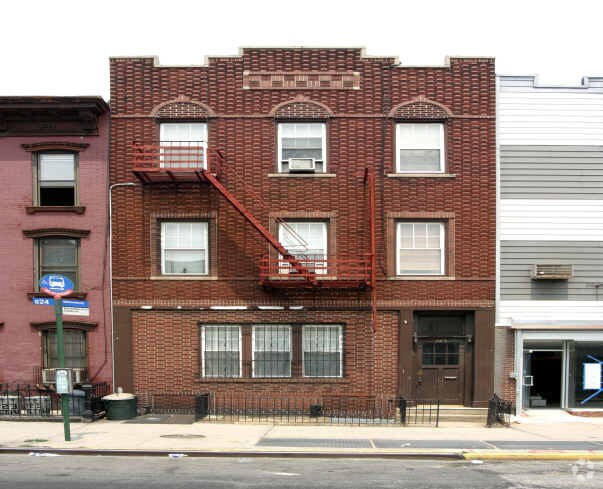 Foto del edificio - 725 Metropolitan Ave