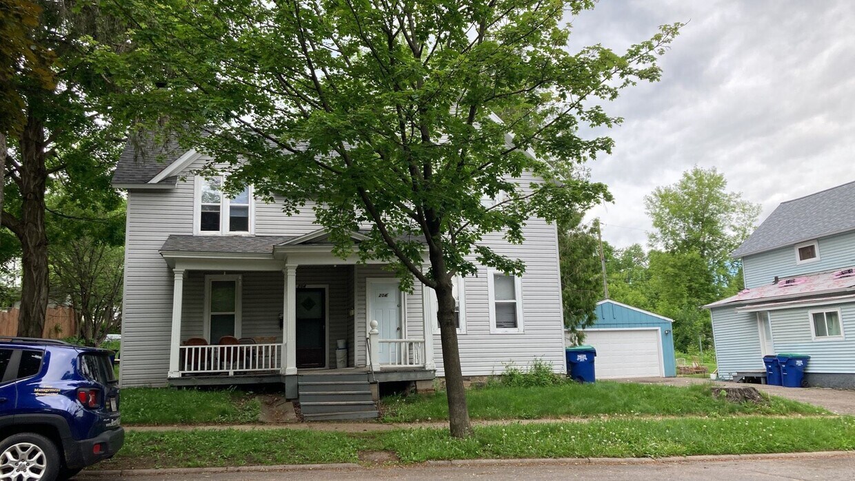 204 S 6th Ave Unit Lower, Wausau, WI 54401 Room for Rent in Wausau, WI