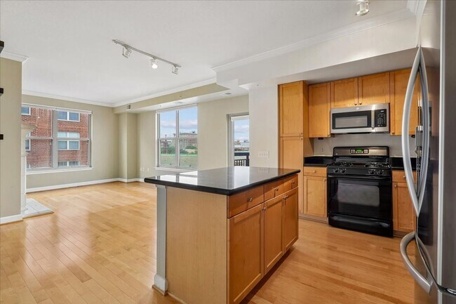 Foto del edificio - Fabulous, Corner 2BR, 2BA with Reserved Garage Parking Between Dupont and Logan Circle!!