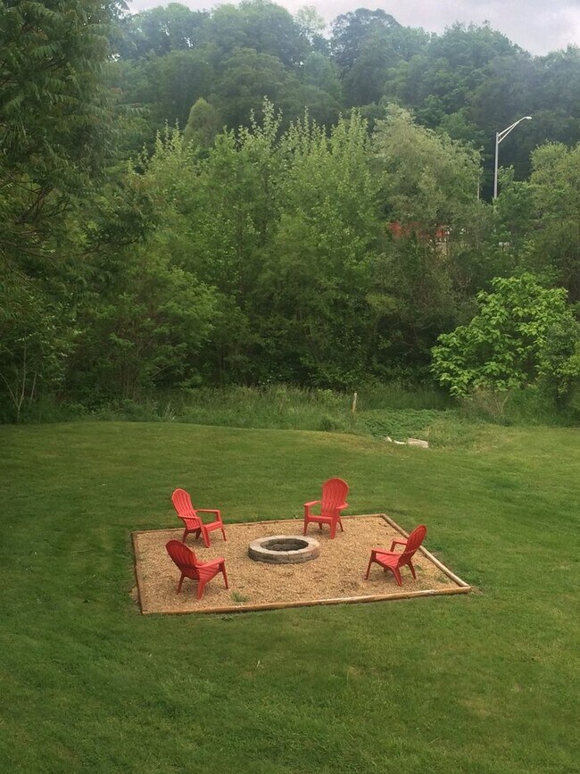 Building Photo - 814 Rich Acres Dr