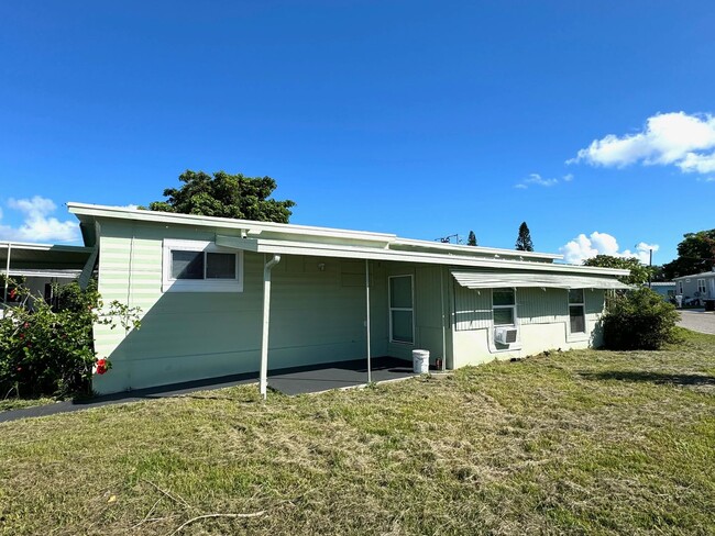 Building Photo - 515 49th Avenue Terrace West