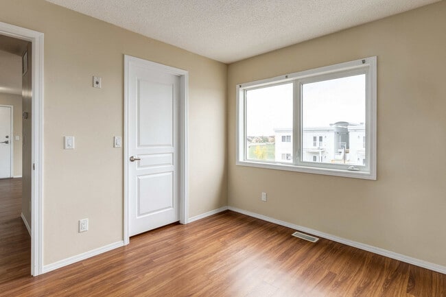 Building Photo - Oxford Apartments