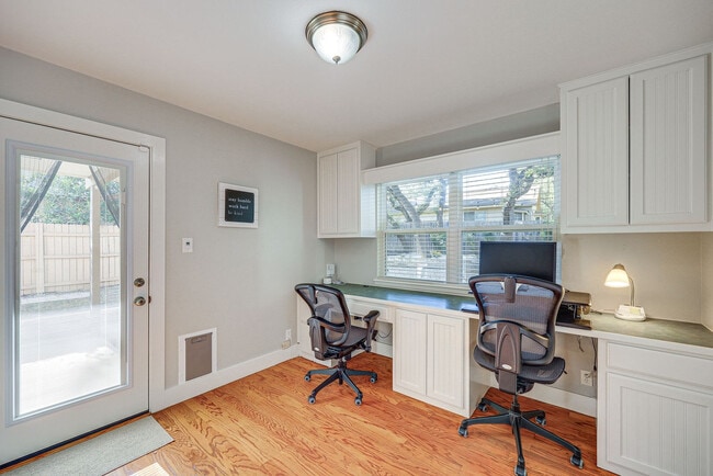 Building Photo - 8411 Brixton-SI ID1546356P