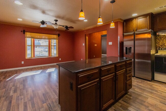 Building Photo - 780 FM 2271