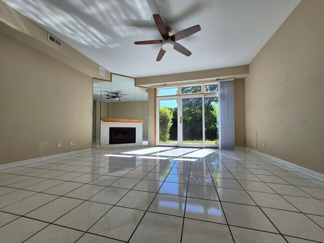 Foto del edificio - 7835 Darien Lakes Dr