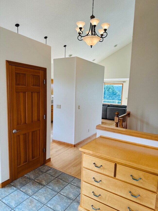Building Photo - Stunning Custom Home with Beautiful Views