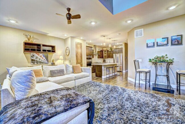 Foto del edificio - 386 W Ridges Blvd