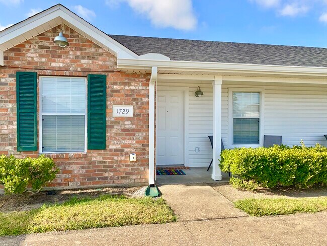 Building Photo - 1729 N Tallowood Dr