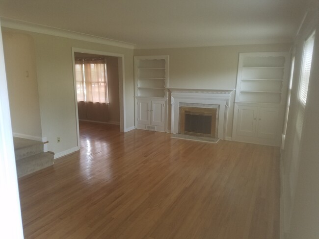 Building Photo - 3697 Silsby Rd
