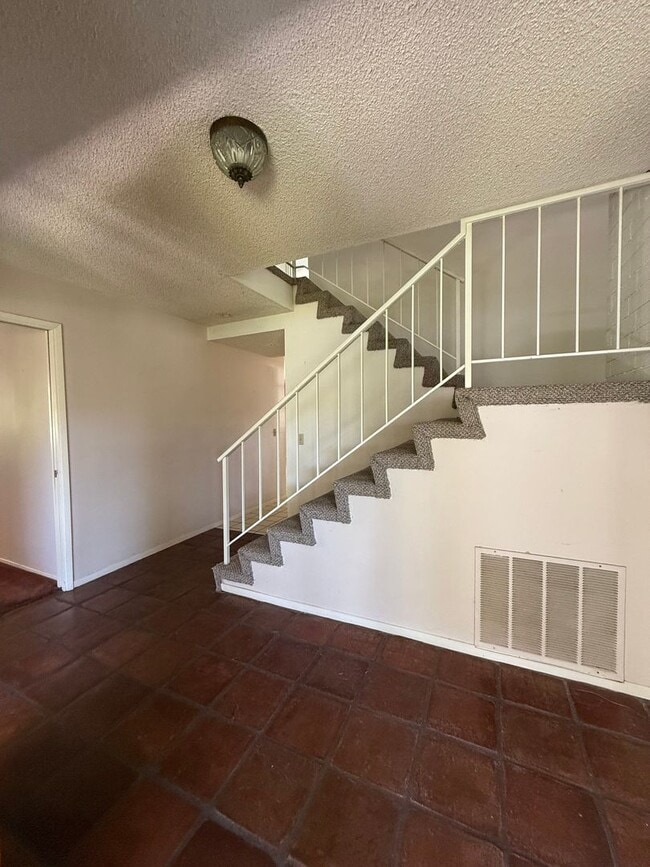 Building Photo - BEAUTIFUL 4 BEDROOM 3 BATH HOME