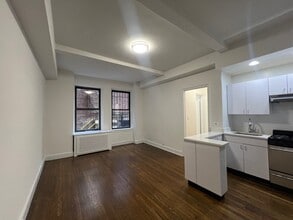 Building Photo - 140 E 46th St
