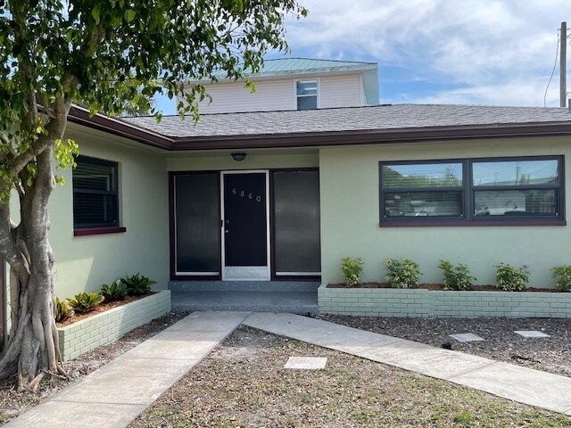 Foto principal - 6860 Park St S
