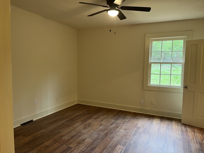 Building Photo - 579 Pulaski St