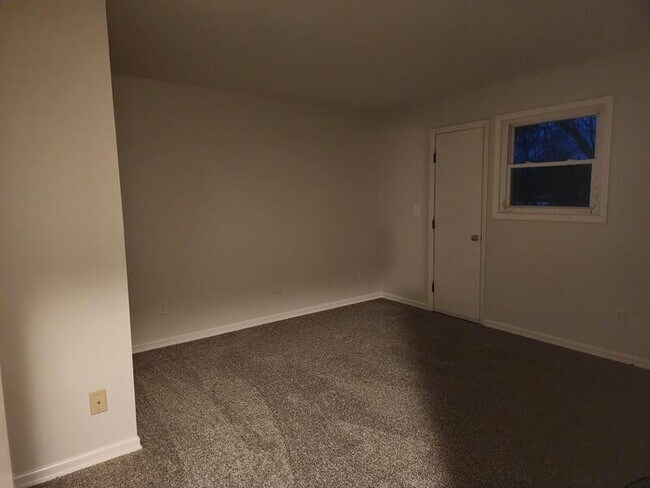 Foto del edificio - 17 Alexander Dr