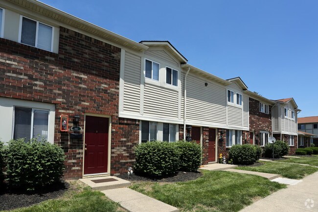 Colonial Village Apartments - Apartement