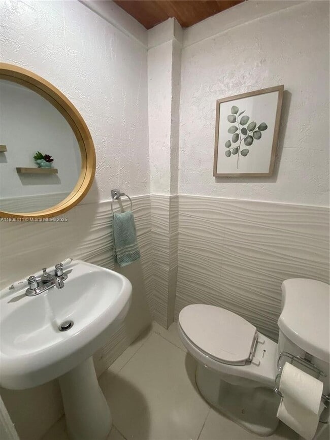 Foto del edificio - 1678 SW 11th St