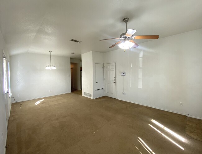 Building Photo - 2912 Ashley Dr