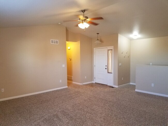 Building Photo - House For Lease