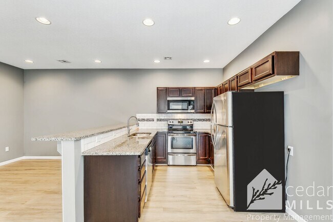 Foto del edificio - Brand New 3 Bed Duplex Across from NE Magnet