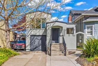 Building Photo - 1051 Stannage Ave