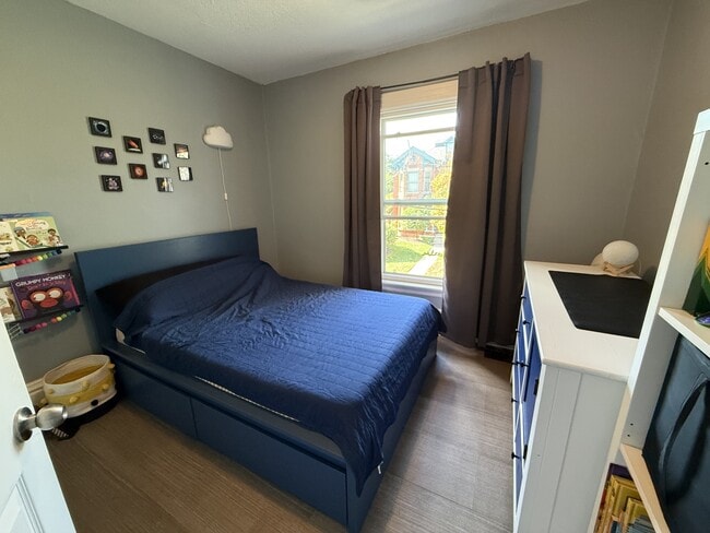 Photo du bâtiment - 129 Emerald St S
