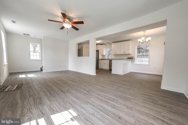 Building Photo - 46720 Midway Dr