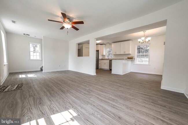 Foto del edificio - 46720 Midway Dr