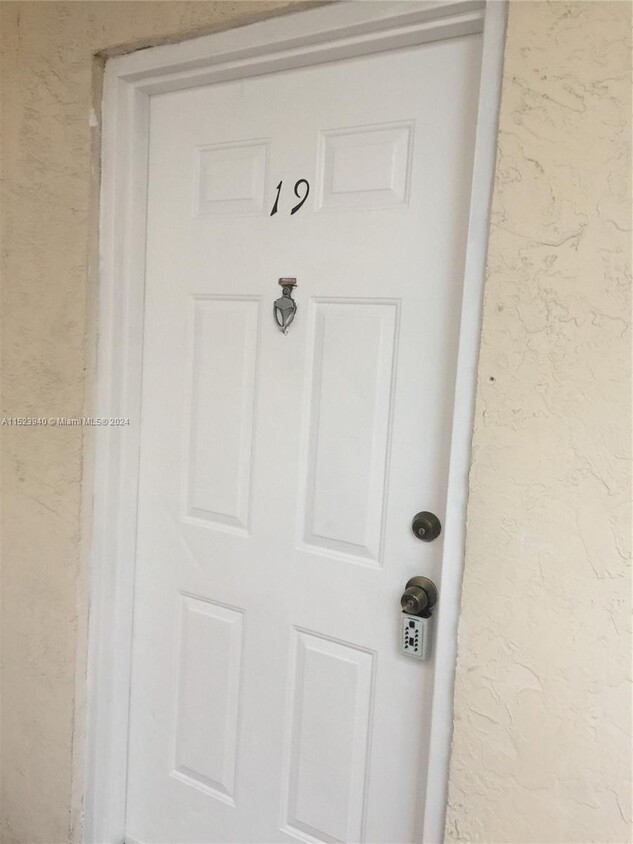 Foto principal - 142 SW 18th Ave