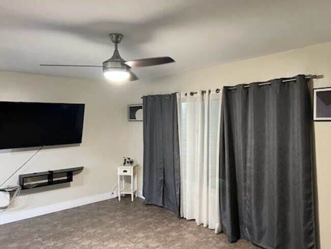 Foto del edificio - Charming 2 Bedroom Home with Private Garag...