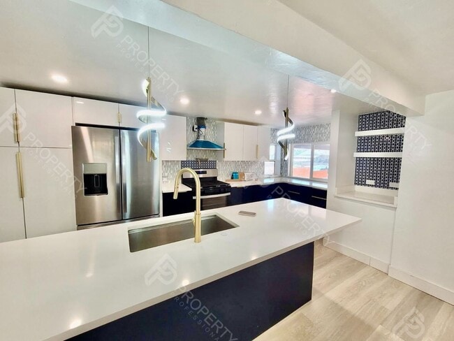 Building Photo - 4 Bedroom Home in Downtown Rifle for Rent