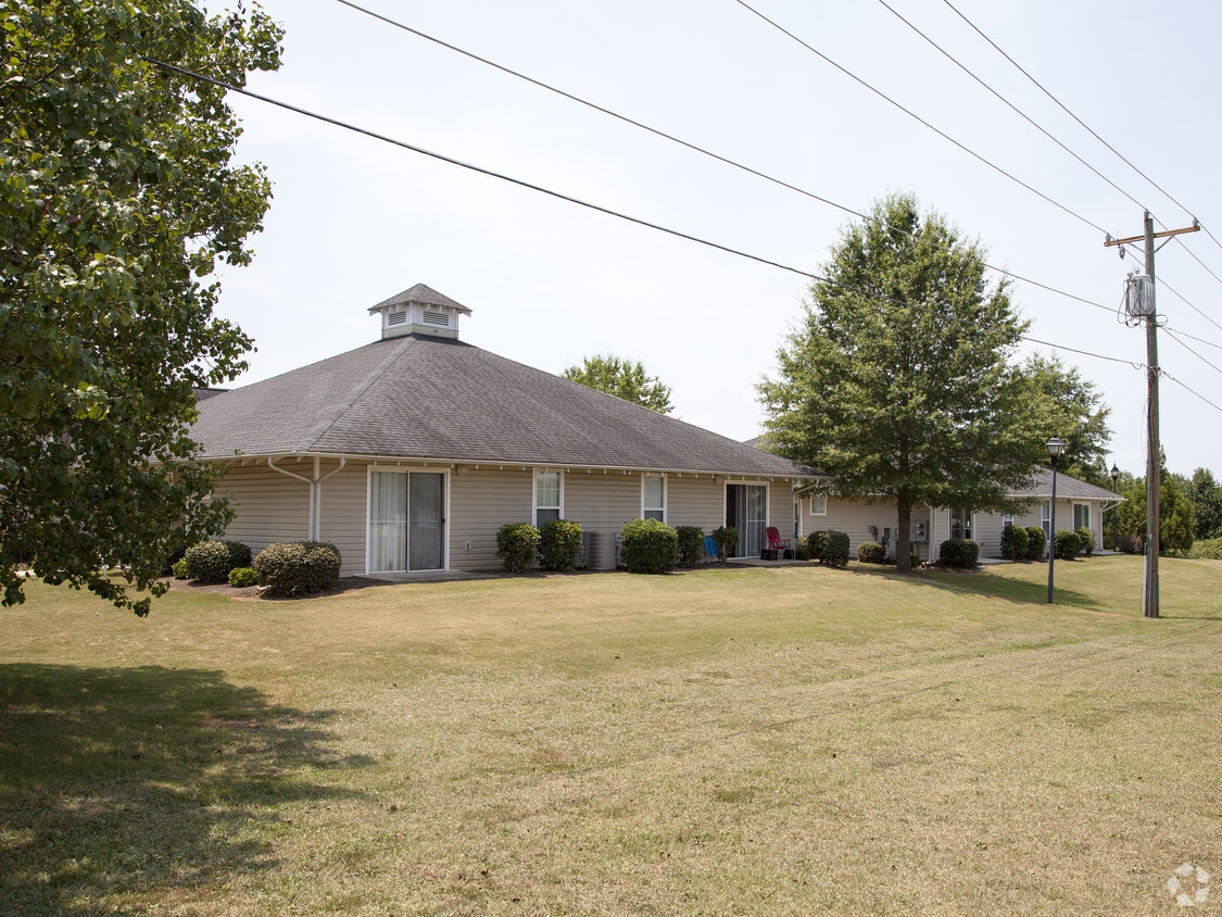 Building Photo - Genesis Circle