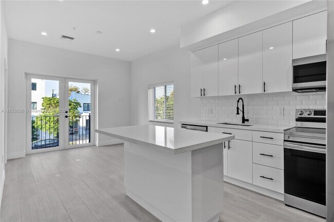 Building Photo - 1786 SW 9th St
