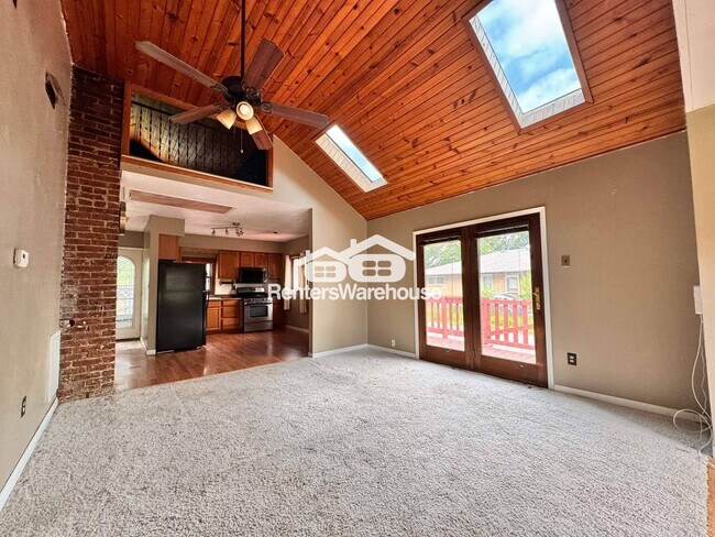 Foto del edificio - 612 E Hughes Ave